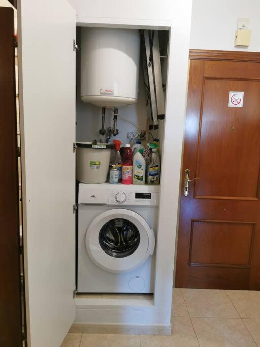 Sea View With Balcony. Queen Size Bed. High Speed Internet * Aguadulce (Almeria)