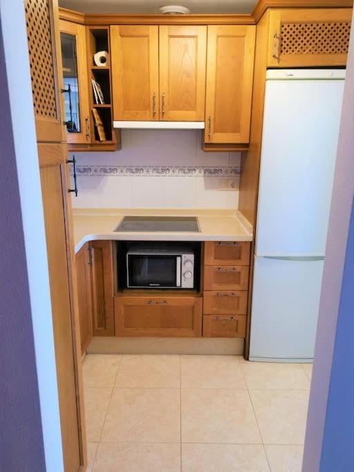 Sea View With Balcony. Queen Size Bed. High Speed Internet * Aguadulce (Almeria)