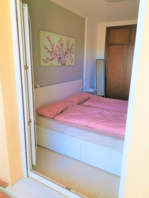 Sea View With Balcony. Queen Size Bed. High Speed Internet Apartment Aguadulce (Almeria)