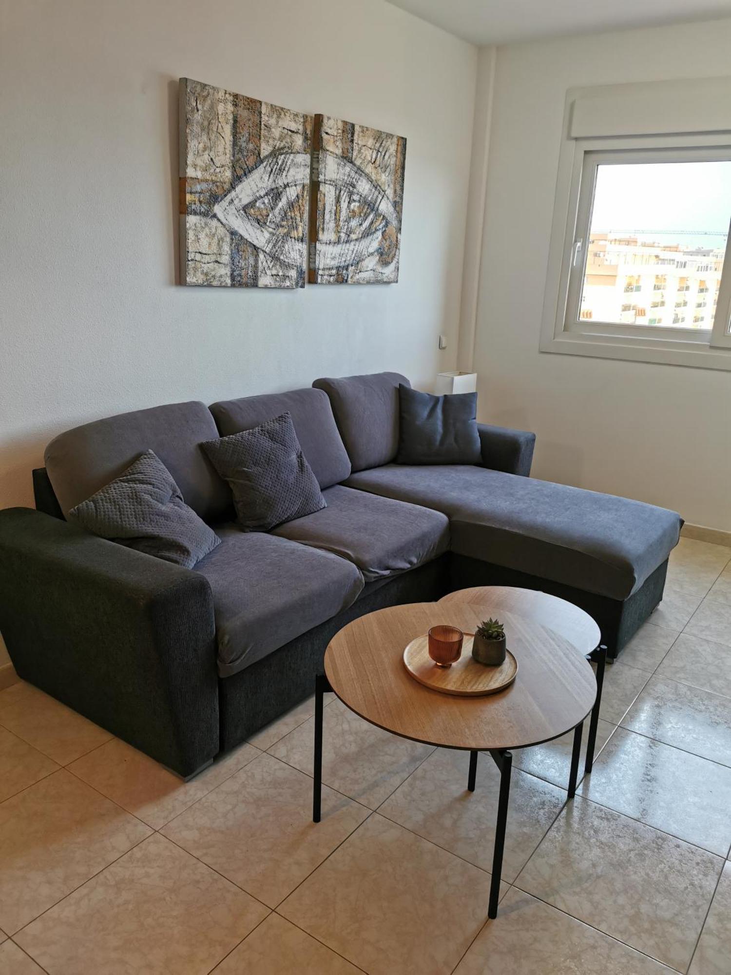 Sea View With Balcony. Queen Size Bed. High Speed Internet